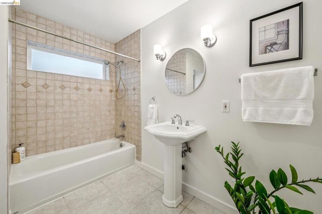 4737 Virginia Ave, Oakland, CA 94619