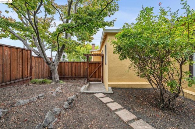 4737 Virginia Ave, Oakland, CA 94619