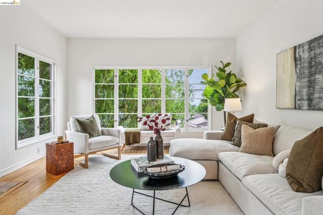 4737 Virginia Ave, Oakland, CA 94619