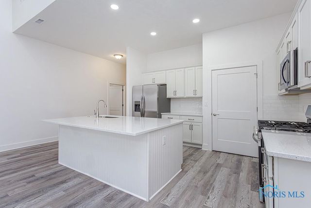 212 EAST BRIDGE Road, Northwood, OH 43619