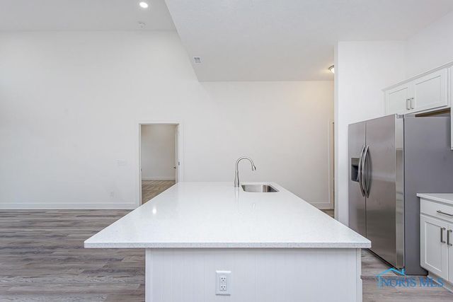 212 EAST BRIDGE Road, Northwood, OH 43619