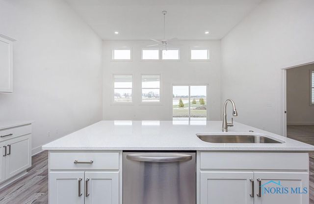 212 EAST BRIDGE Road, Northwood, OH 43619