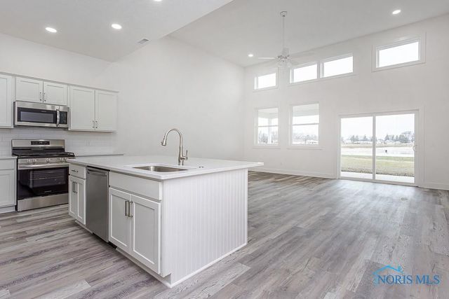 212 EAST BRIDGE Road, Northwood, OH 43619