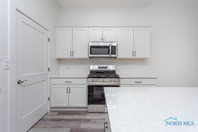 212 EAST BRIDGE Road, Northwood, OH 43619