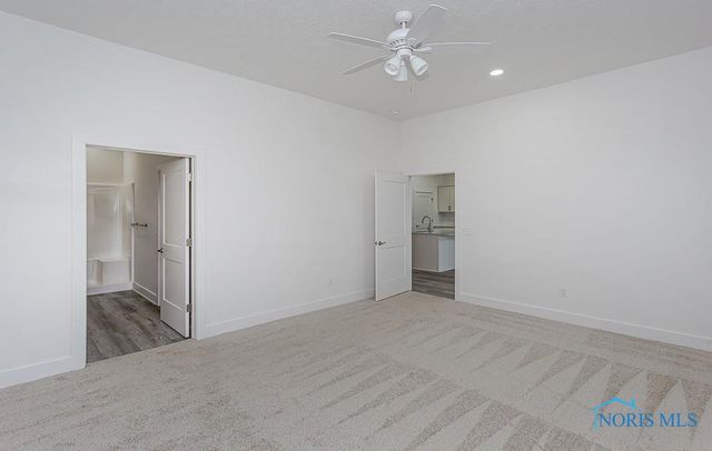 212 EAST BRIDGE Road, Northwood, OH 43619