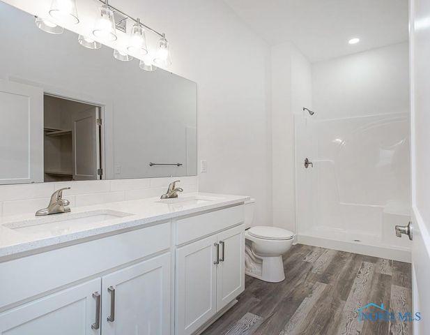 212 EAST BRIDGE Road, Northwood, OH 43619