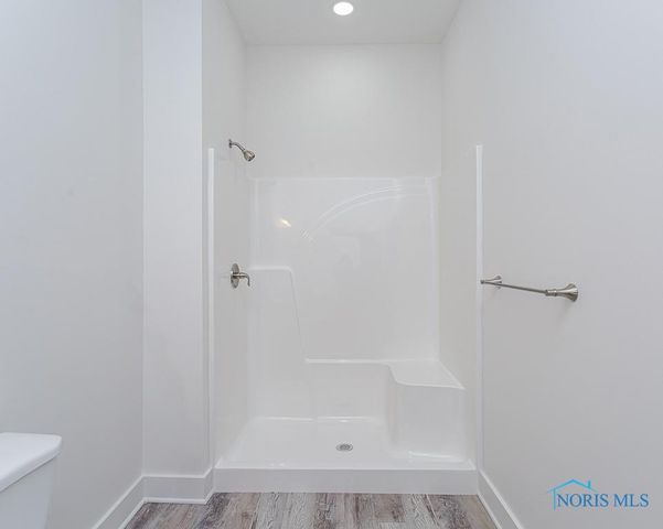 212 EAST BRIDGE Road, Northwood, OH 43619