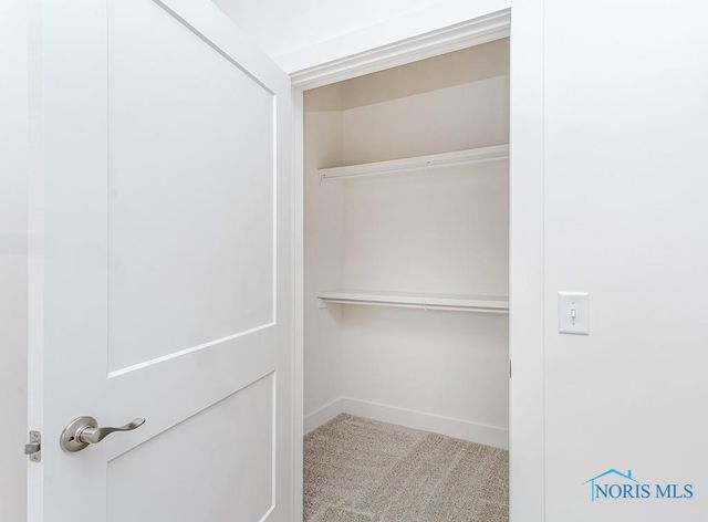 212 EAST BRIDGE Road, Northwood, OH 43619