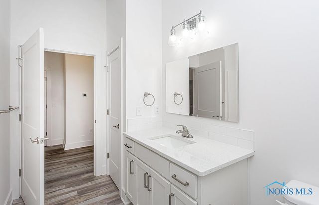 212 EAST BRIDGE Road, Northwood, OH 43619