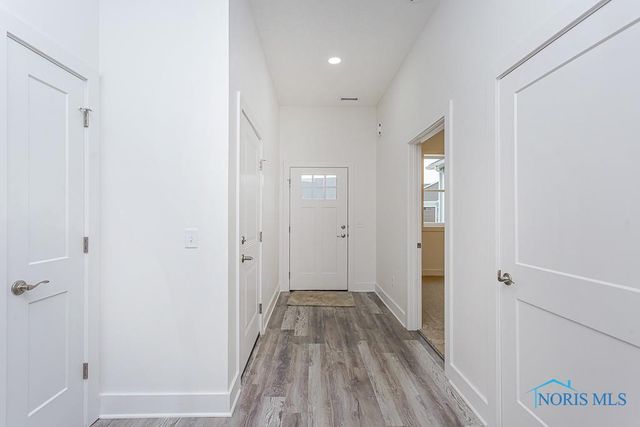 212 EAST BRIDGE Road, Northwood, OH 43619