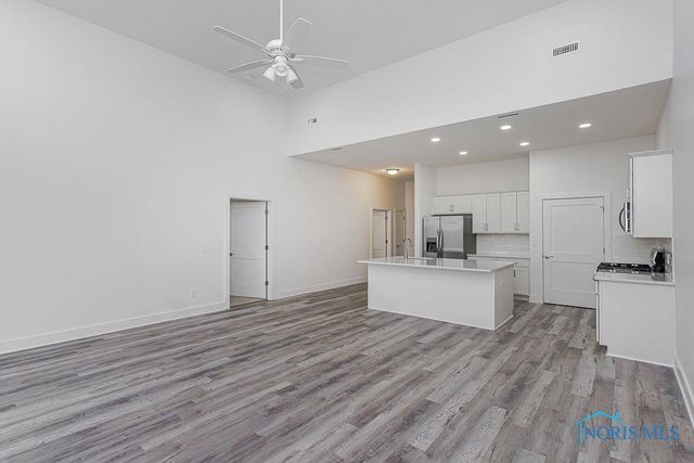 212 EAST BRIDGE Road, Northwood, OH 43619