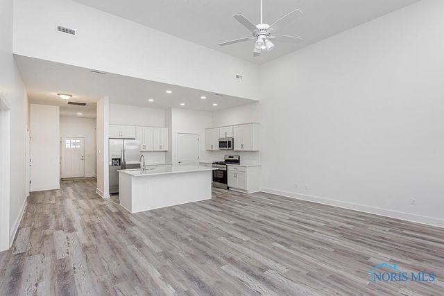 212 EAST BRIDGE Road, Northwood, OH 43619