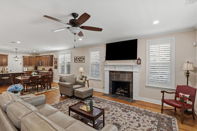 1011 OSTLERS WAY DR, Collierville, TN 38017