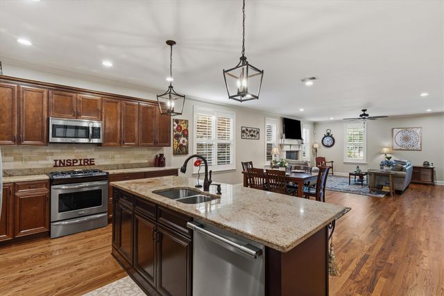 1011 OSTLERS WAY DR, Collierville, TN 38017
