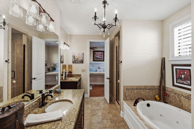 1011 OSTLERS WAY DR, Collierville, TN 38017