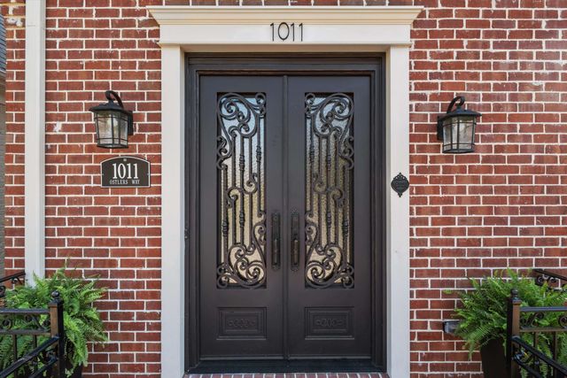 1011 OSTLERS WAY DR, Collierville, TN 38017