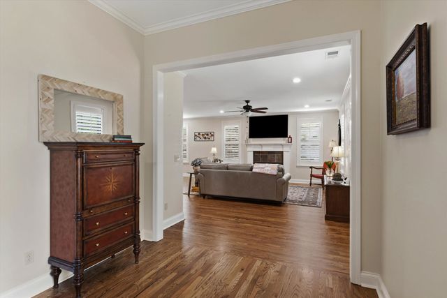 1011 OSTLERS WAY DR, Collierville, TN 38017