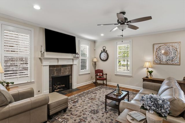 1011 OSTLERS WAY DR, Collierville, TN 38017