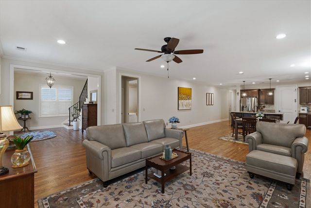 1011 OSTLERS WAY DR, Collierville, TN 38017