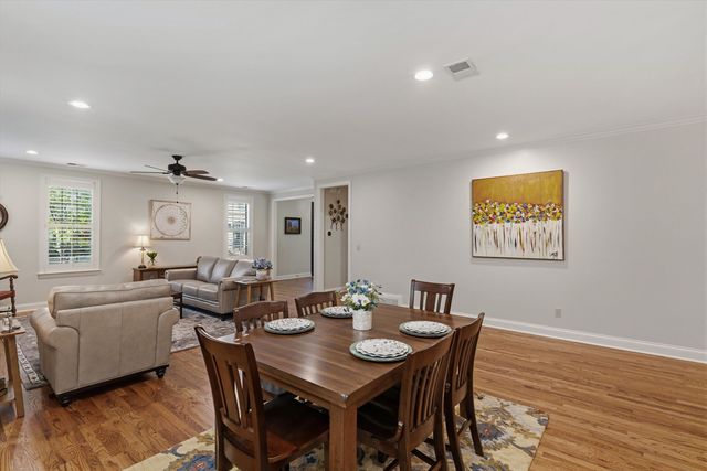 1011 OSTLERS WAY DR, Collierville, TN 38017