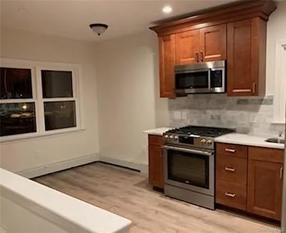 14 Franklin Avenue 2nd Fl, Port Washington, NY 11050