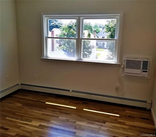 14 Franklin Avenue 2nd Fl, Port Washington, NY 11050