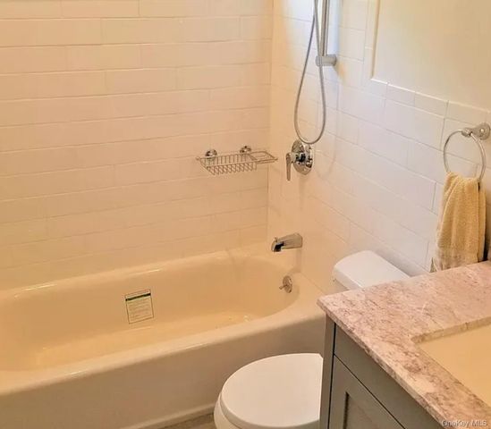 14 Franklin Avenue 2nd Fl, Port Washington, NY 11050