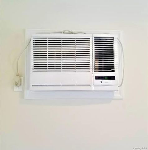 14 Franklin Avenue 2nd Fl, Port Washington, NY 11050