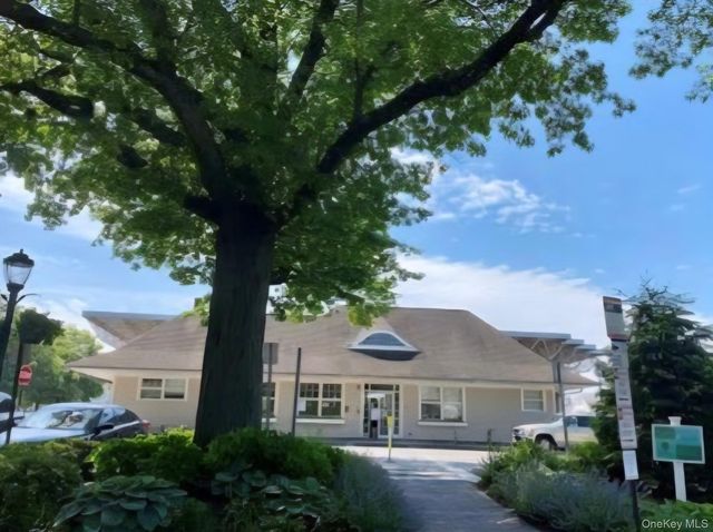 14 Franklin Avenue 2nd Fl, Port Washington, NY 11050