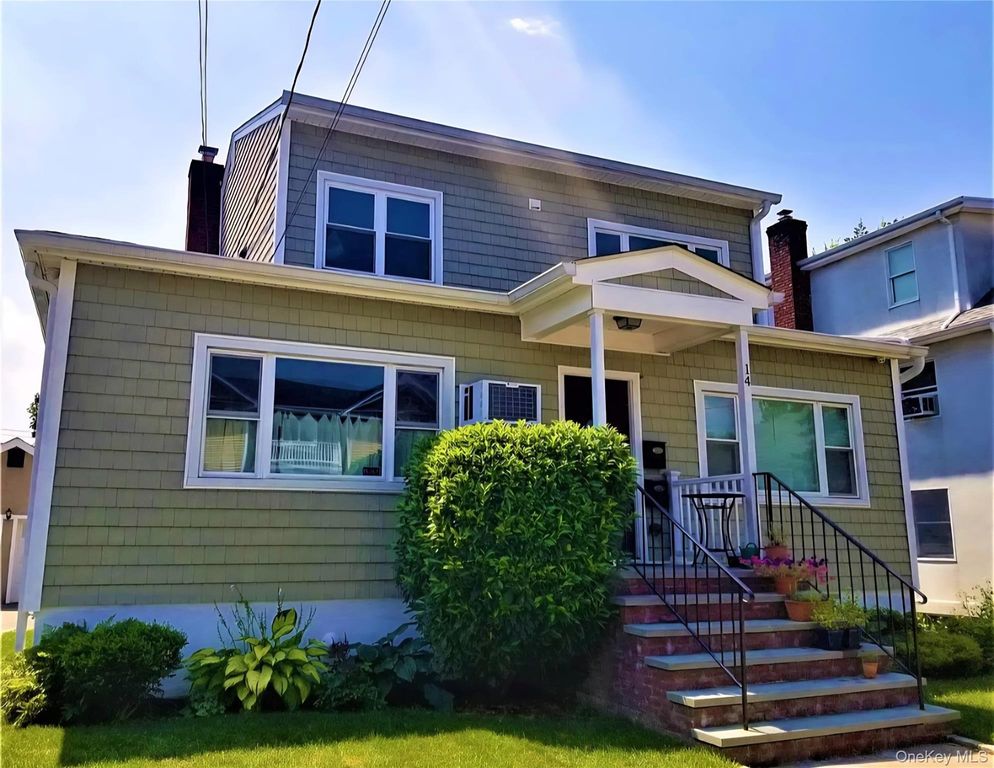 14 Franklin Avenue 2nd Fl, Port Washington, NY 11050