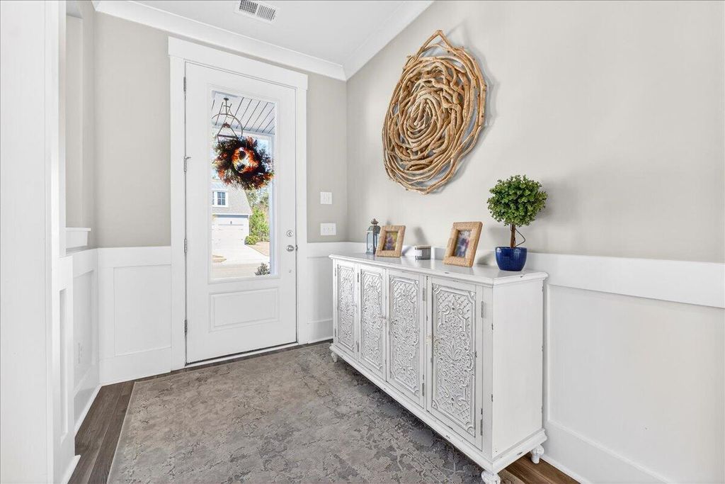 Image 9 of property listing at 116 Falaise Street, Charleston, SC 29492