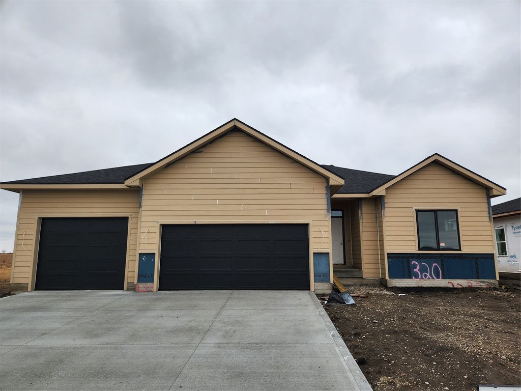 320 13th Street NW, Bondurant, IA 50035