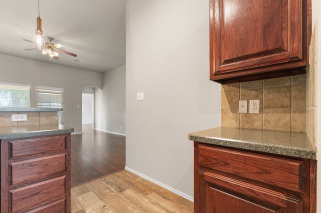 1002 Hidden Oaks Drive, Burleson, TX 76028