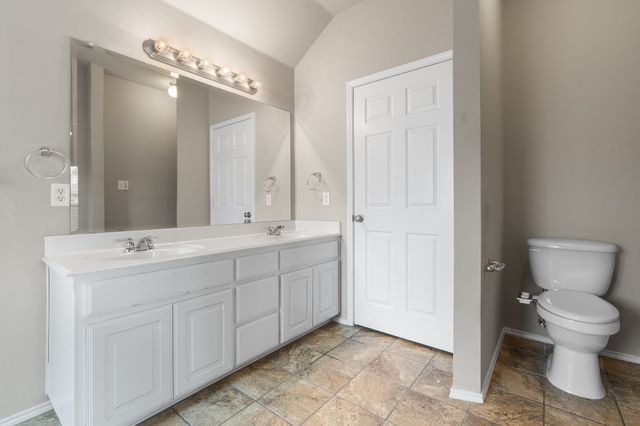 1002 Hidden Oaks Drive, Burleson, TX 76028