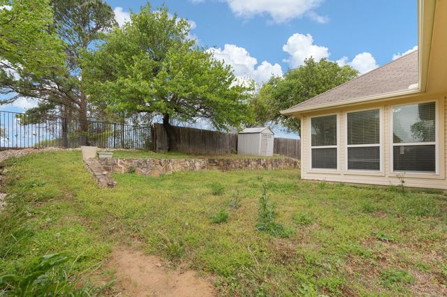 1002 Hidden Oaks Drive, Burleson, TX 76028