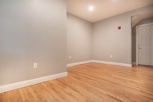 293 Fayette St 4, Quincy, MA 02170