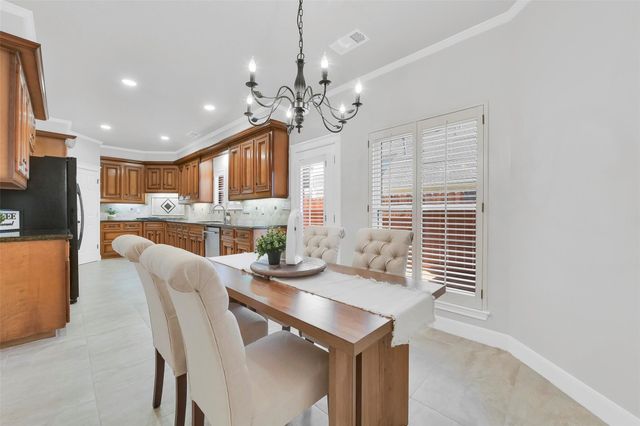 202 Victoria Way, Friendswood, TX 77546