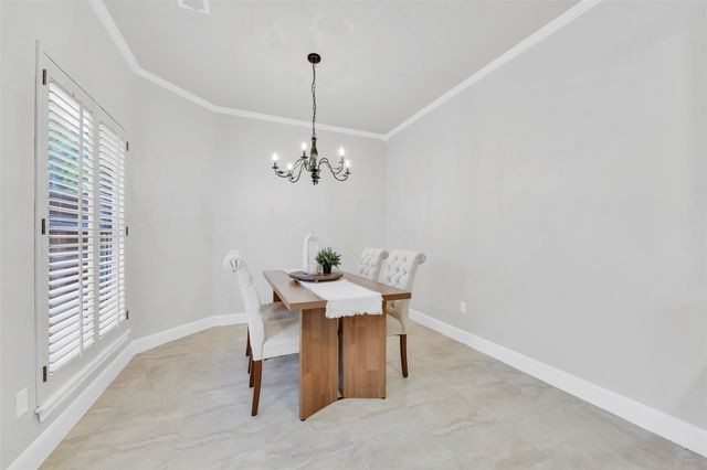 202 Victoria Way, Friendswood, TX 77546