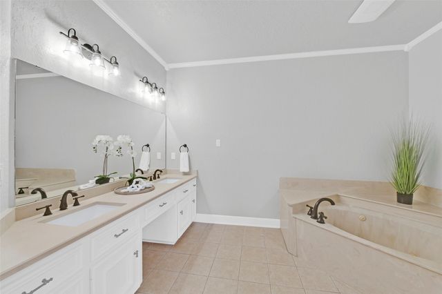 202 Victoria Way, Friendswood, TX 77546