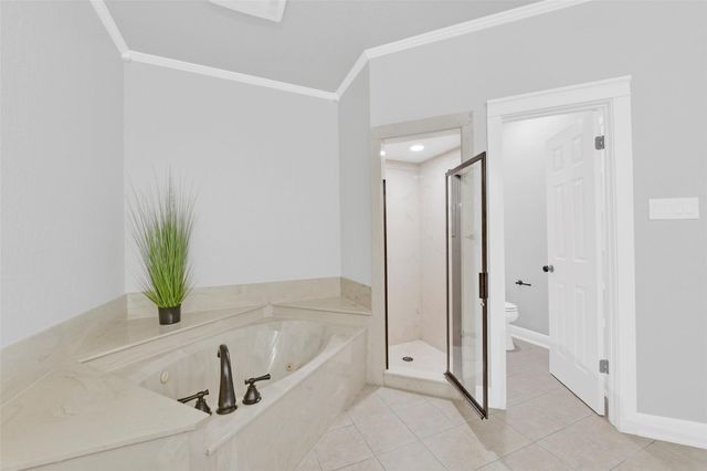 202 Victoria Way, Friendswood, TX 77546