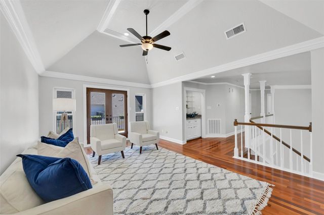 202 Victoria Way, Friendswood, TX 77546