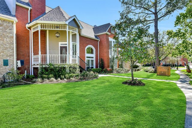 202 Victoria Way, Friendswood, TX 77546