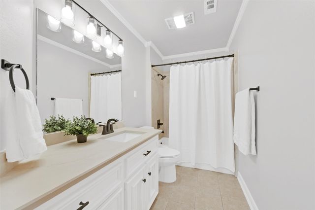 202 Victoria Way, Friendswood, TX 77546