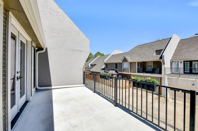 202 Victoria Way, Friendswood, TX 77546
