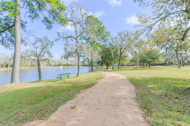 202 Victoria Way, Friendswood, TX 77546