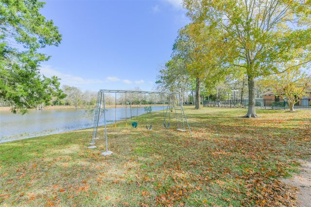 202 Victoria Way, Friendswood, TX 77546