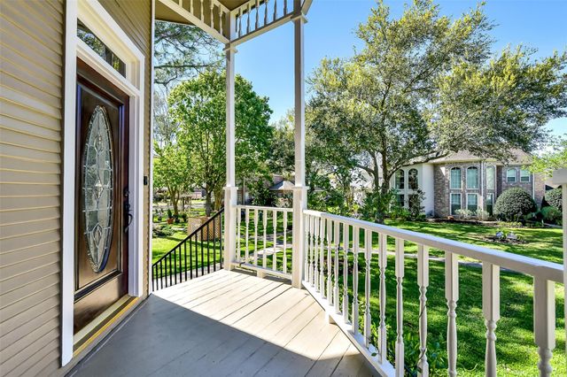 202 Victoria Way, Friendswood, TX 77546