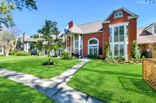 202 Victoria Way, Friendswood, TX 77546