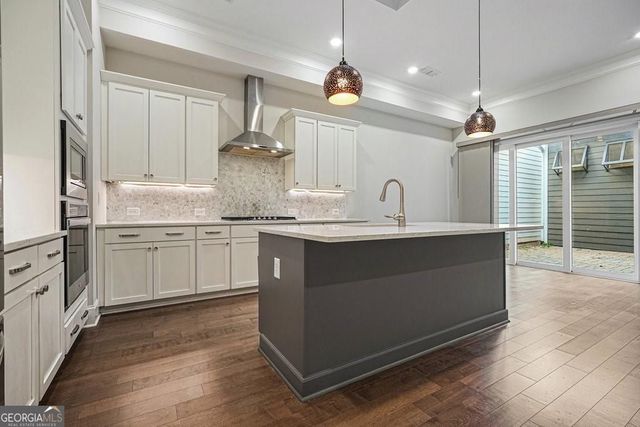 123 Village Green Avenue, Woodstock, GA 30189