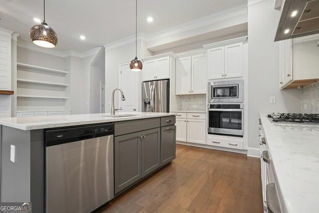 123 Village Green Avenue, Woodstock, GA 30189